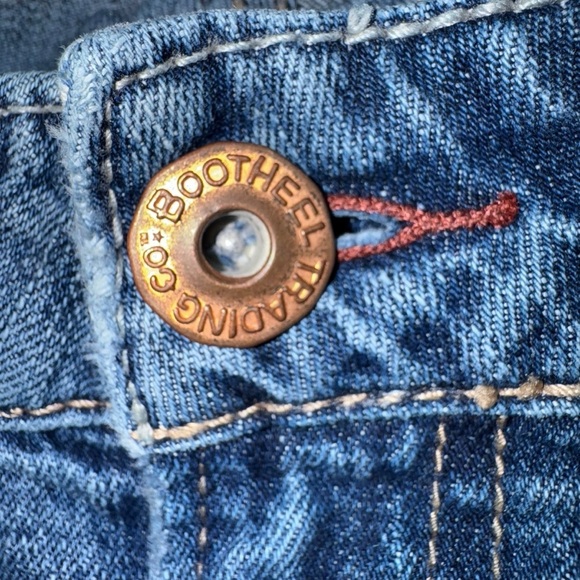 BOOTHEEL Women’s Denim Shorts Size 6 Blue  99% cotton Knee Length Mid Rise Faded - Picture 6 of 10